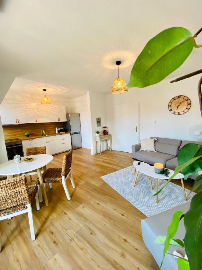 Home Cinema - Balcony - Wi-Fi & Streams Magdeburg Ngoại thất bức ảnh